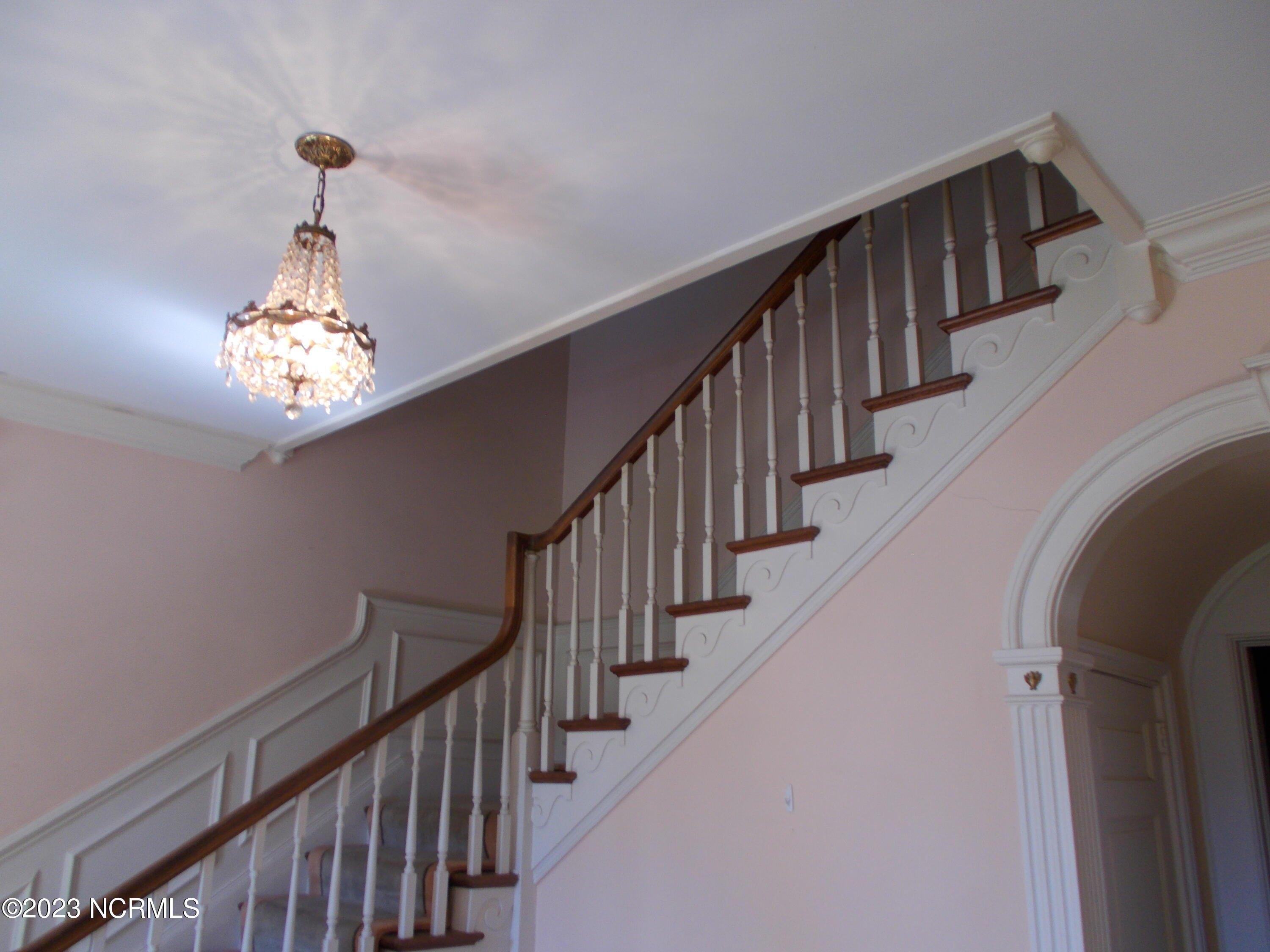 Harvey Cir, Kinston, NC 28501