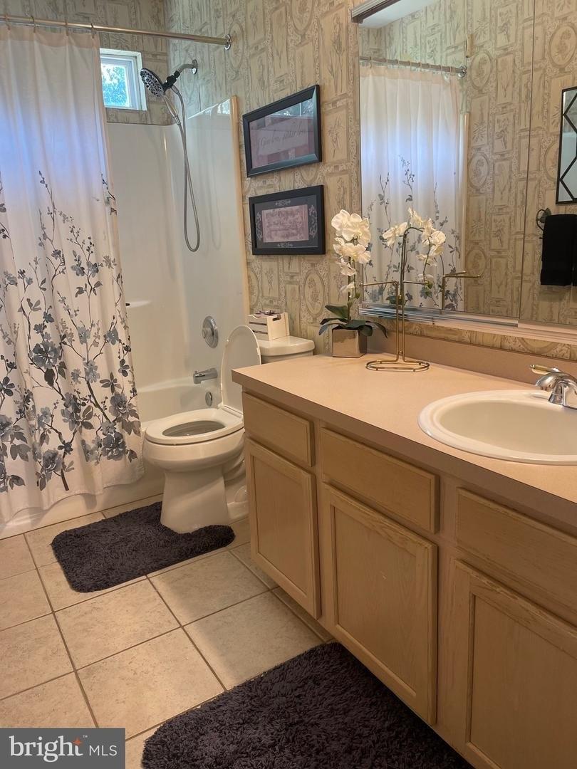 Orlando Dr, Sicklerville, NJ 08081