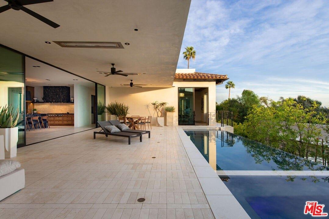 Vine St, Los Angeles, CA 90068