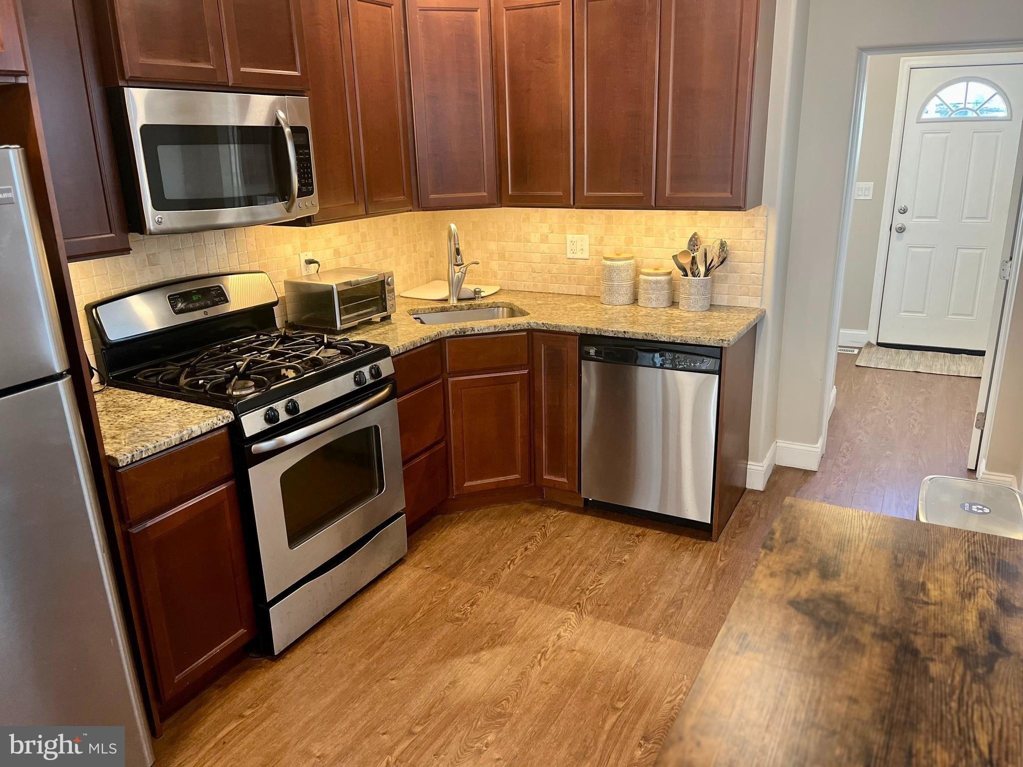 Almond St, Philadelphia, PA 19134