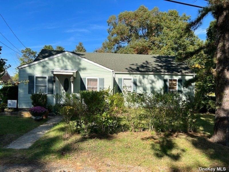 Sycamore St, Centereach, NY 11720