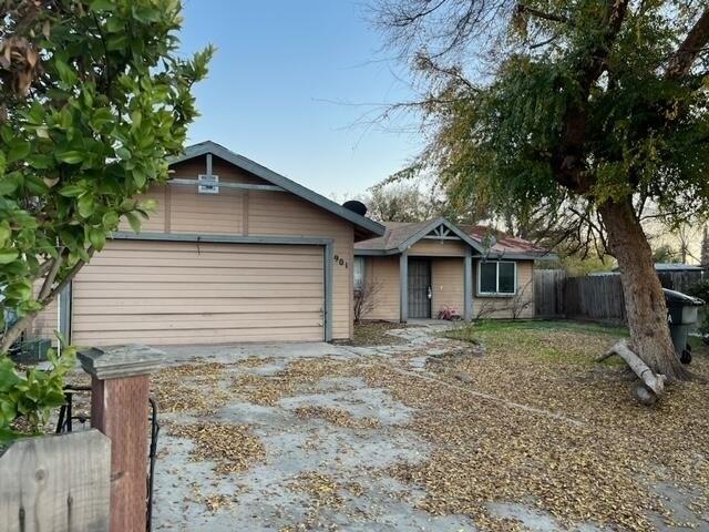 W Clinton Ave, Visalia, CA 93291