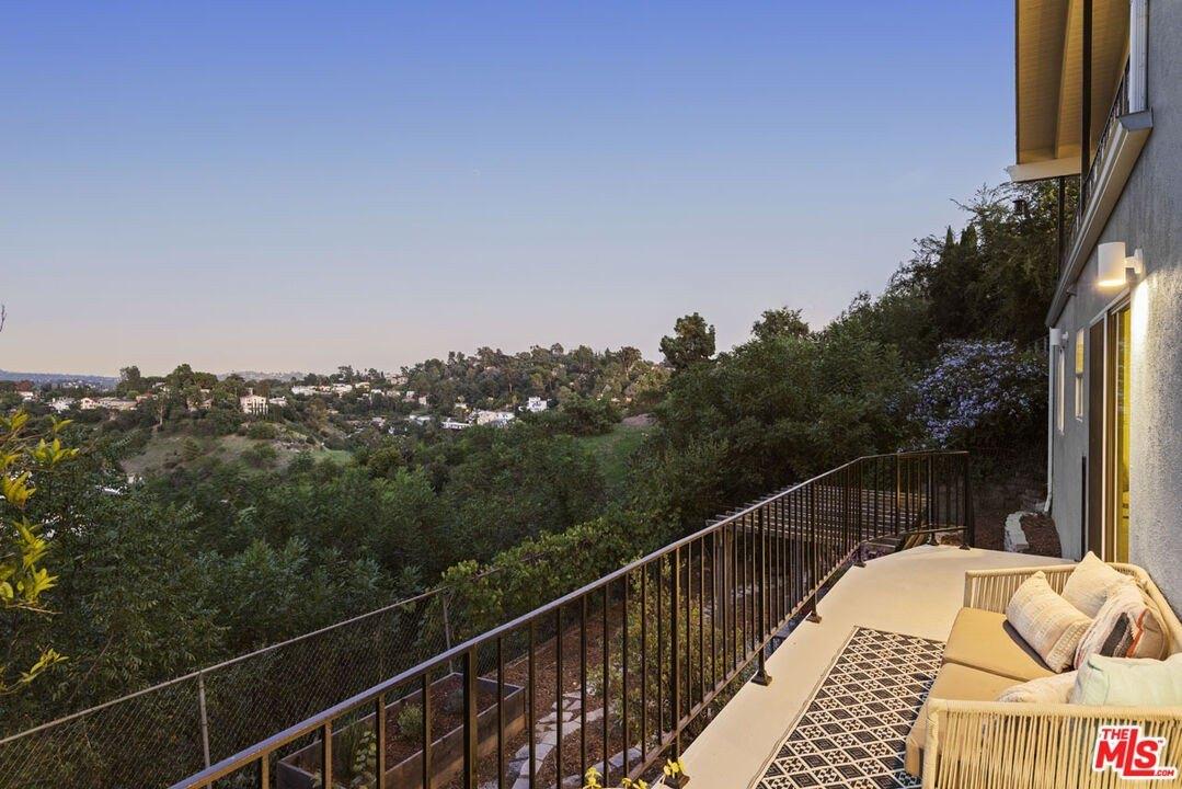 Loveland Dr, Los Angeles, CA 90065