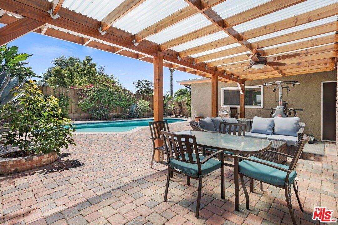 Leadwell St, Van Nuys, CA 91405