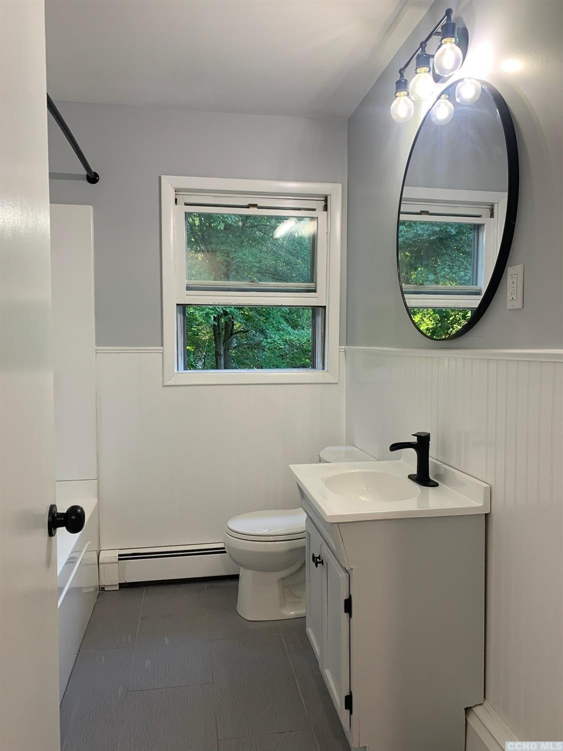 Crescent Dr, Castleton On Hudson, NY 12033