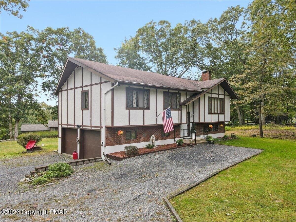 Saturn Dr, Bushkill, PA 18324