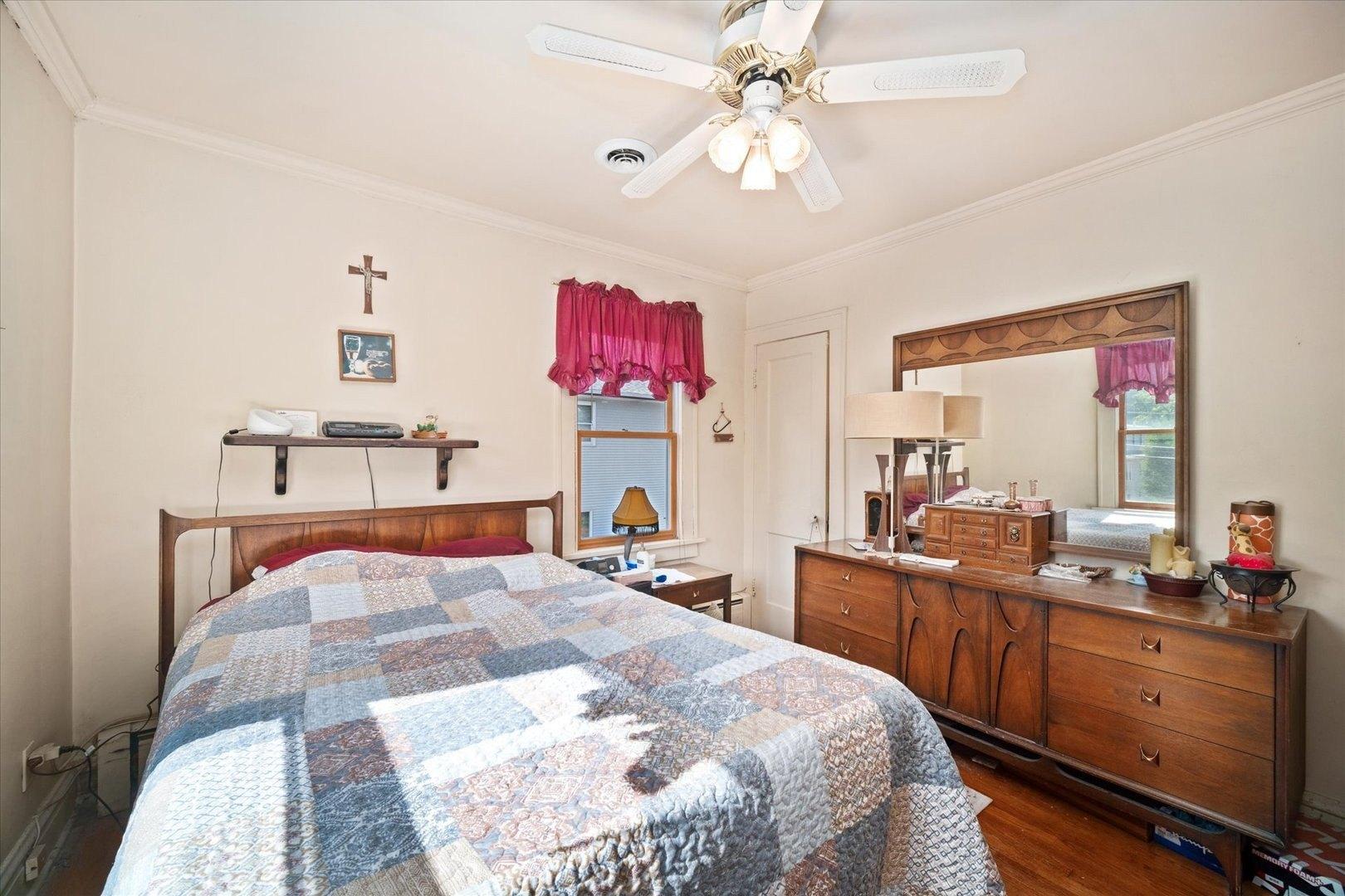 S Brewster Ave, Lombard, IL 60148