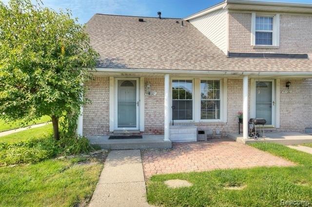 Newburyport Dr, Canton, MI 48187