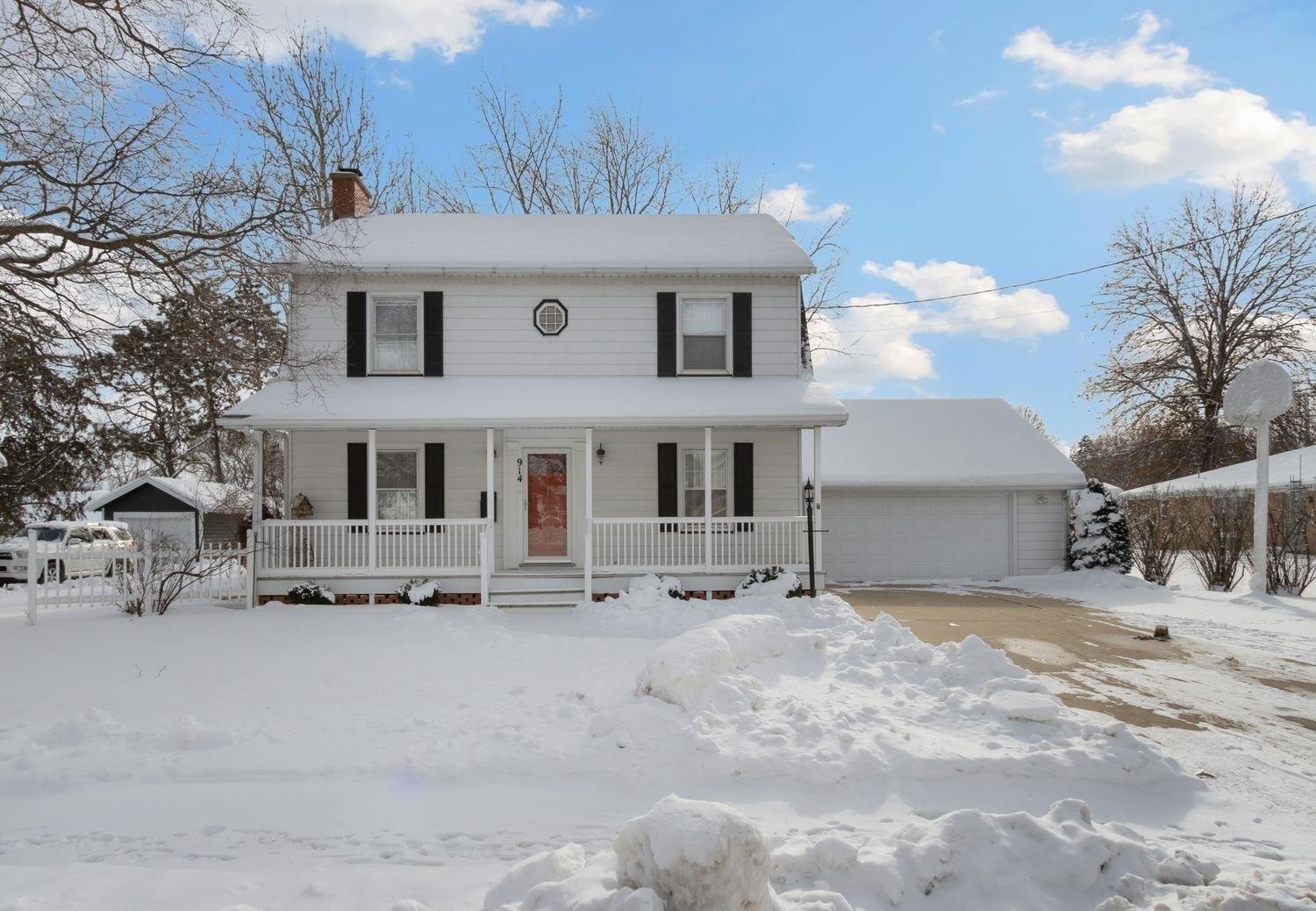 E Chamberlin St, Dixon, IL 61021