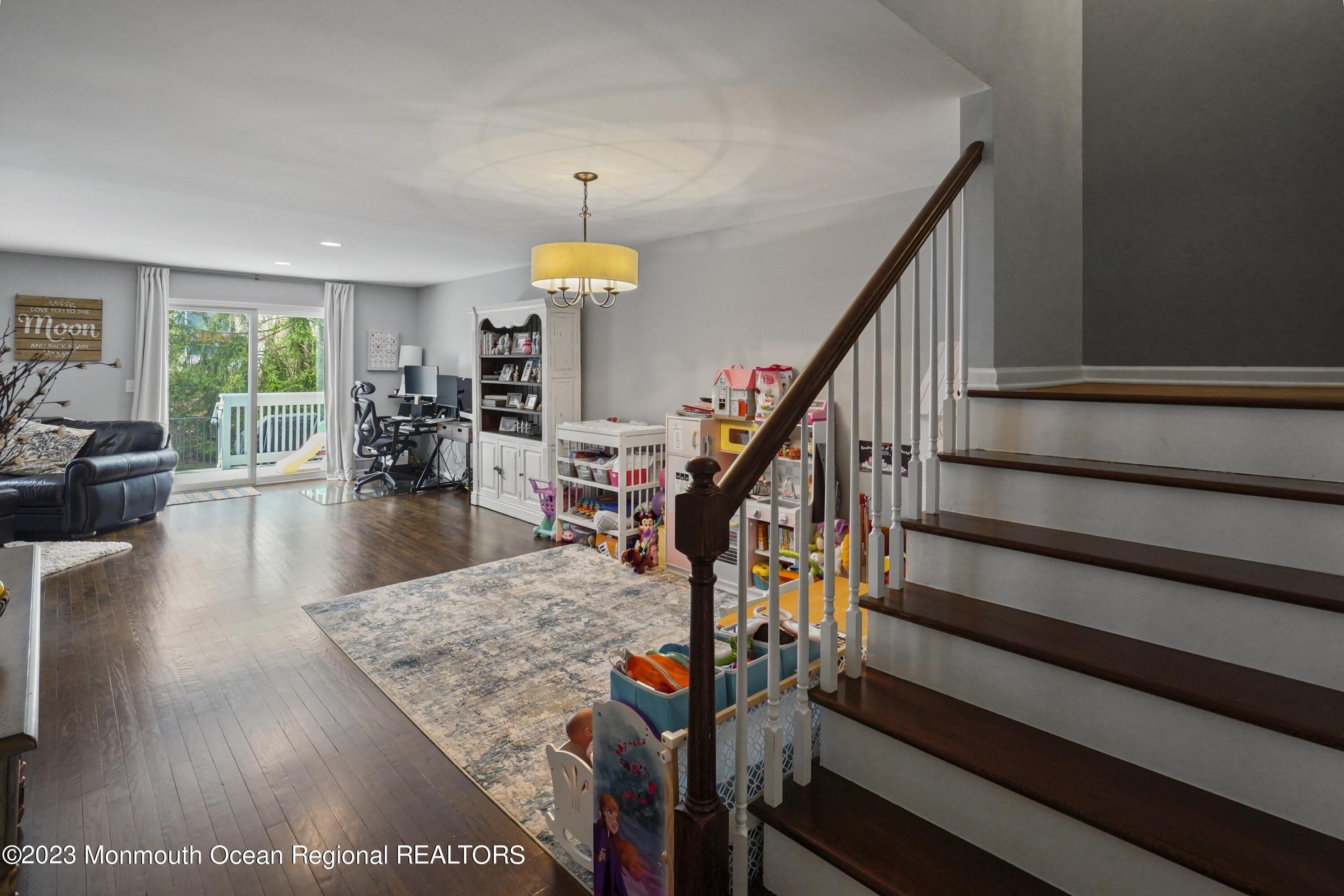 Hickory Ln, Little Silver, NJ 07739