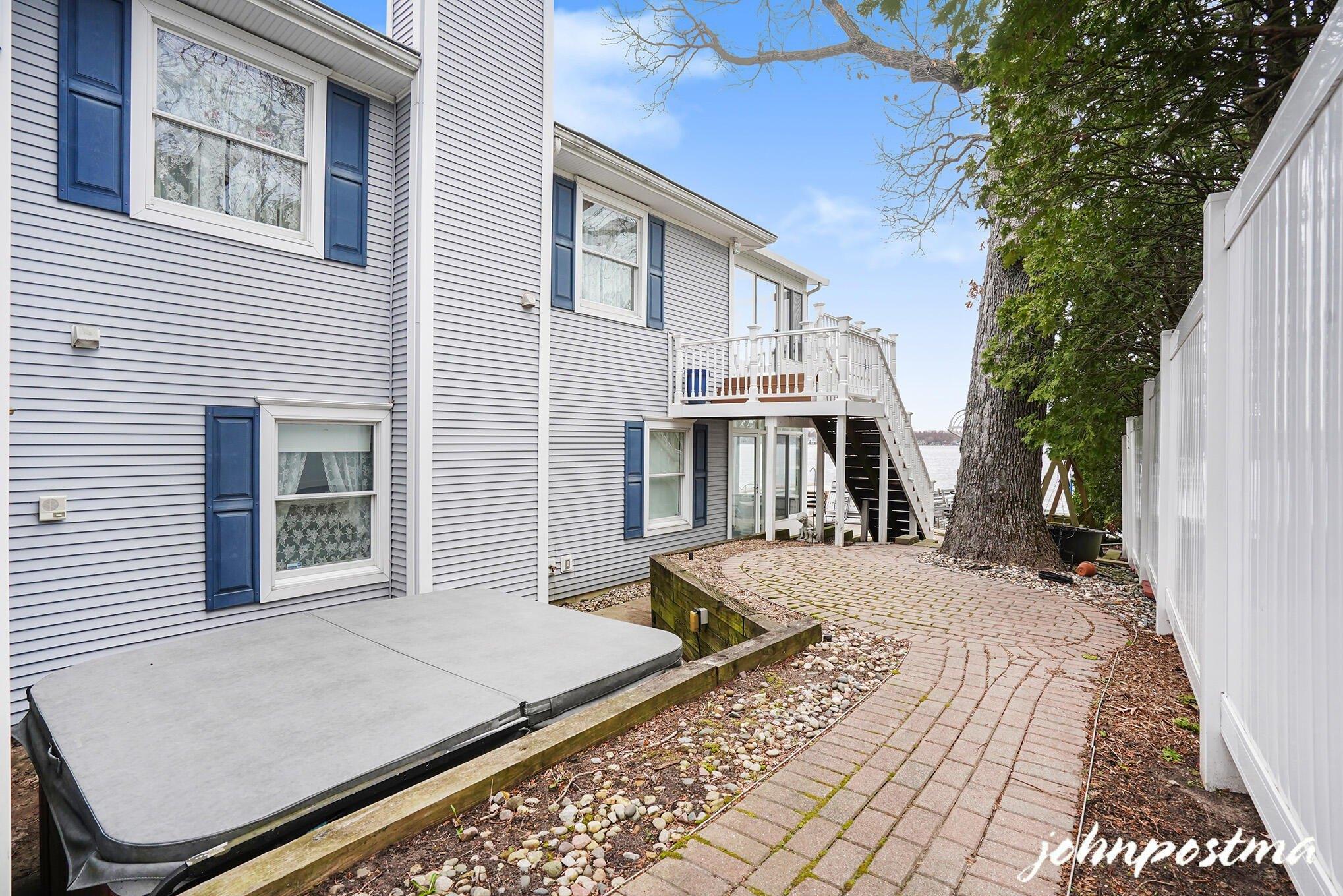 Belding Rd Ne, Rockford, MI 49341