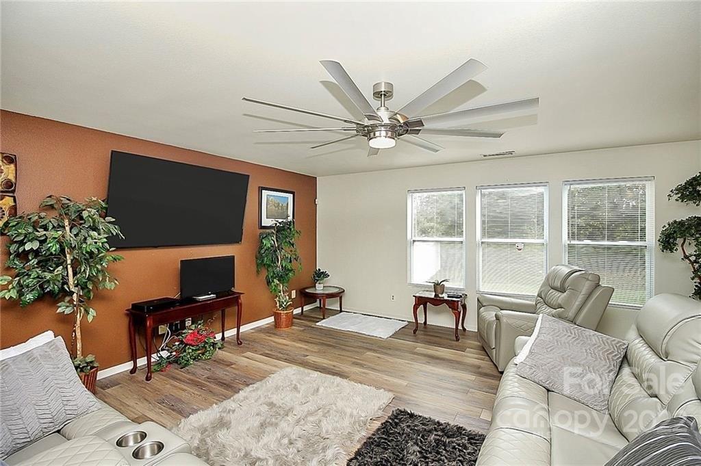 Twin Brook Dr, Charlotte, NC 28269
