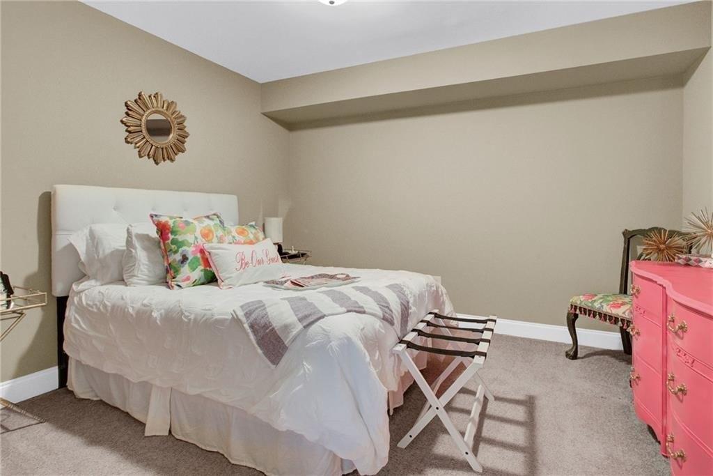 Applewood Ln, Acworth, GA 30101