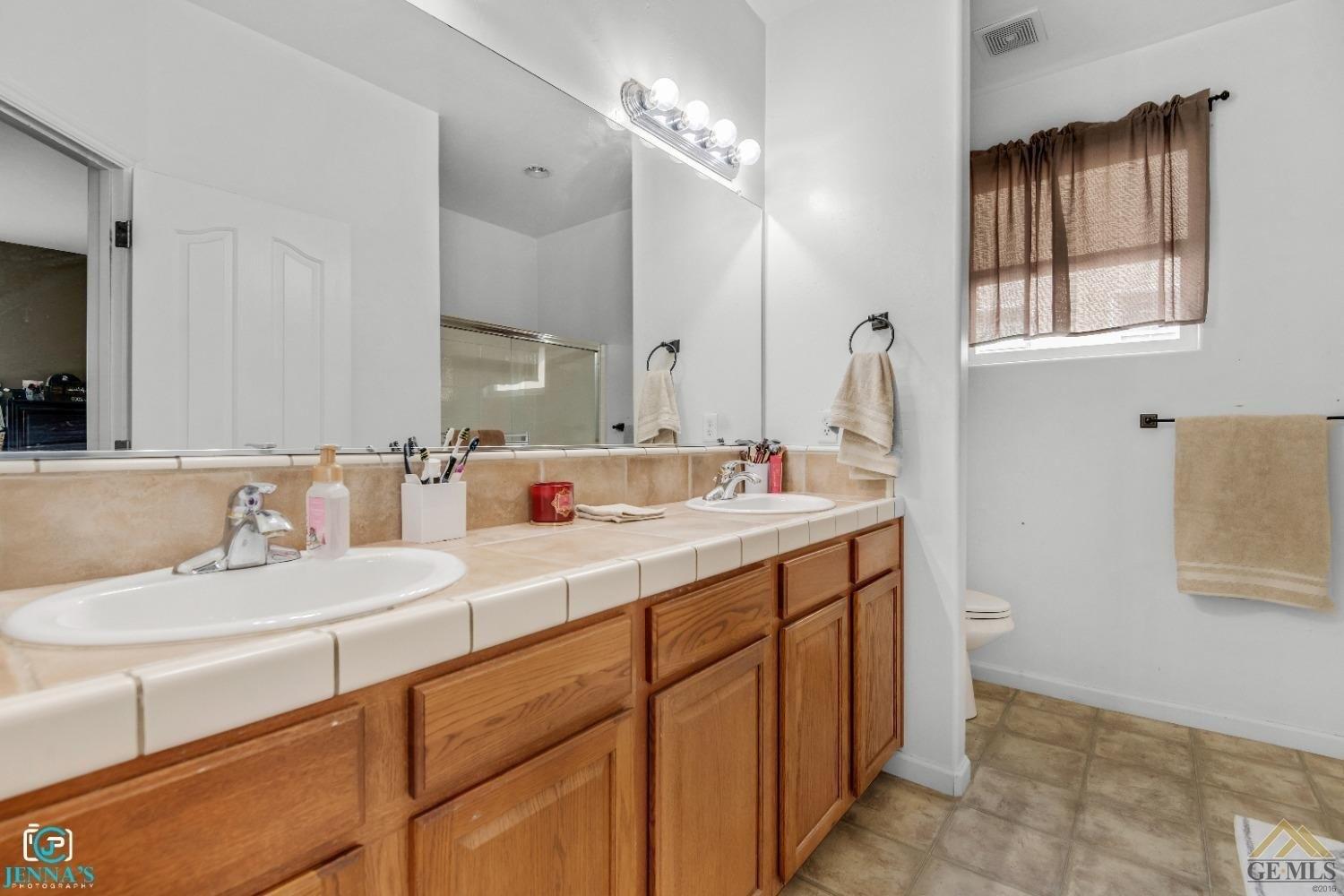 Lewelling St, Bakersfield, CA 93312