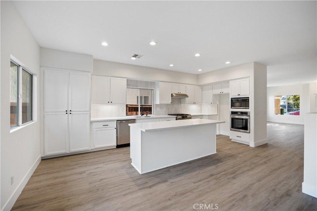 Rolling Hills Dr, Corona, CA 92883