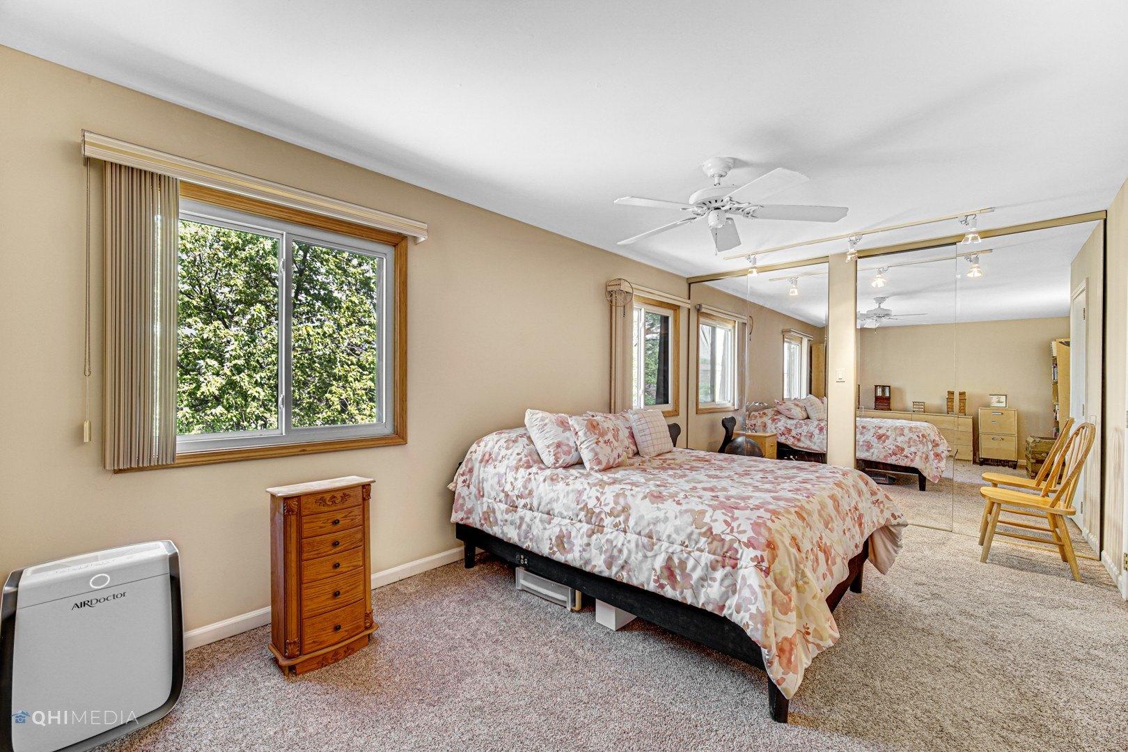 Century Dr, Roselle, IL 60172