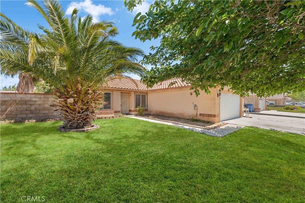 E Avenue R4, Palmdale, CA 93550