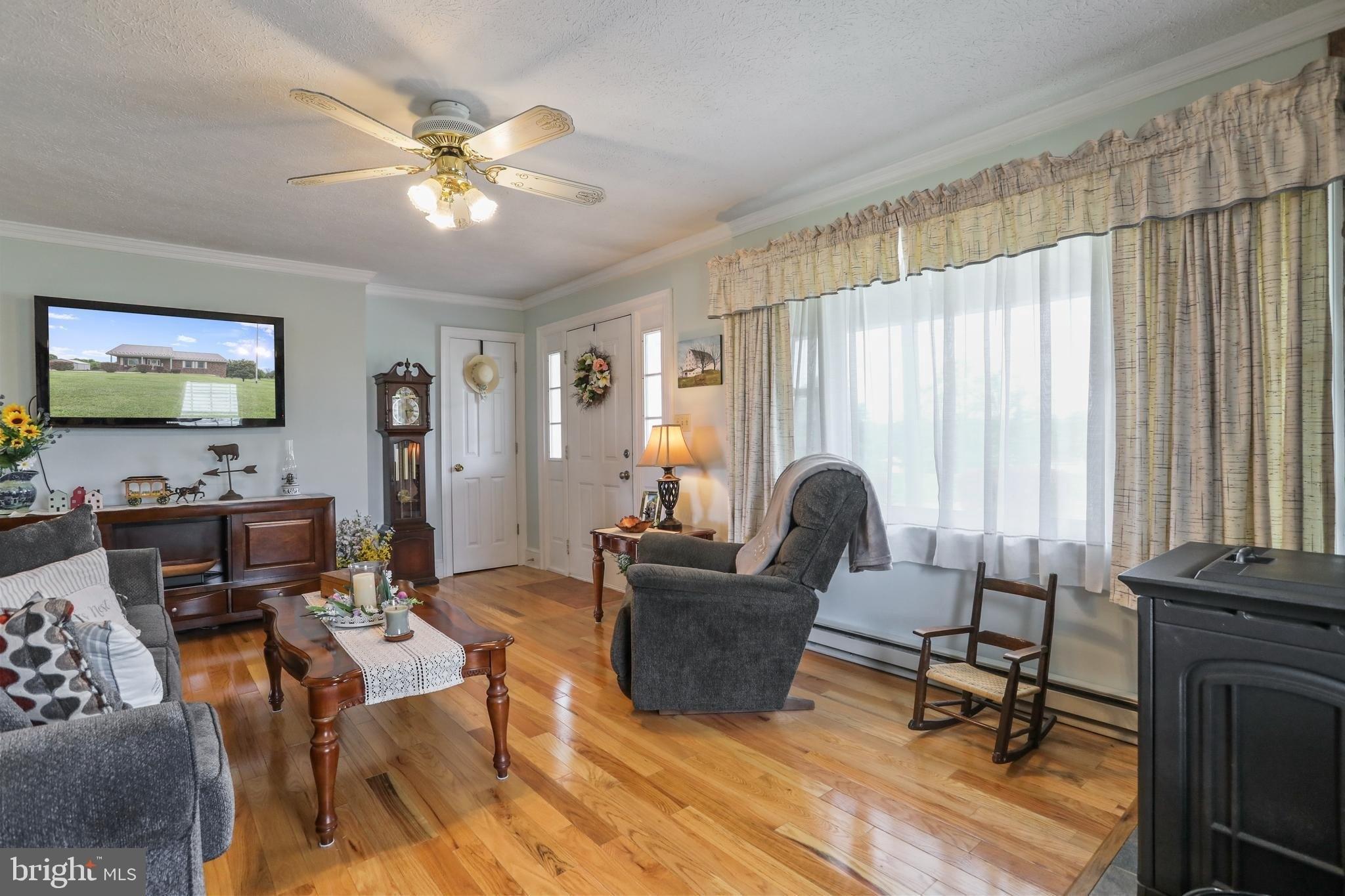 Falcon Dr, Falling Waters, WV 25419
