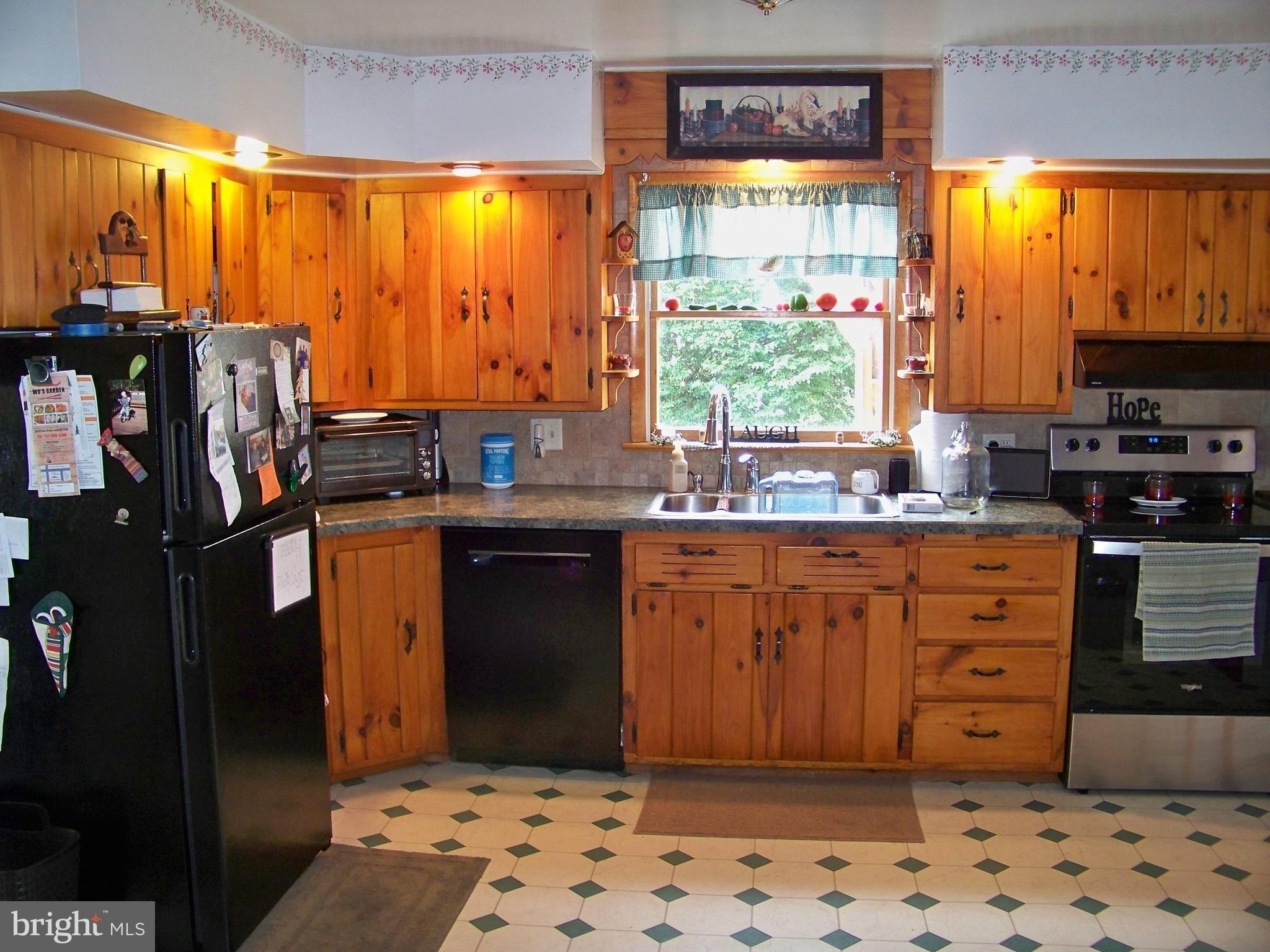 Pleasant Dr, Lancaster, PA 17602