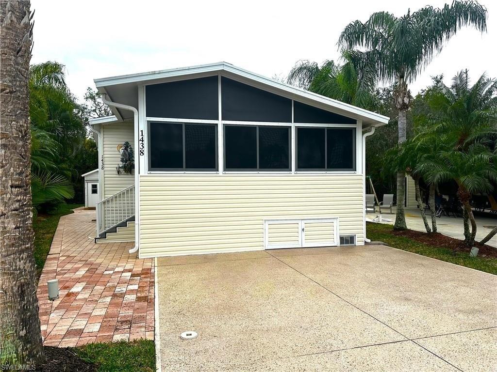 Diamond Lake Cir, Naples, FL 34114