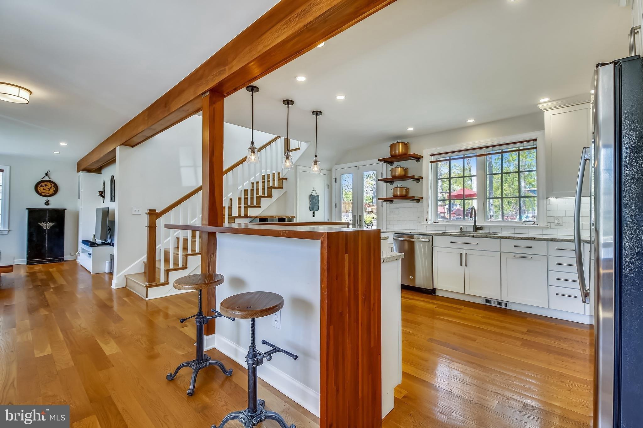 Maplewood Dr, Falls Church, VA 22041