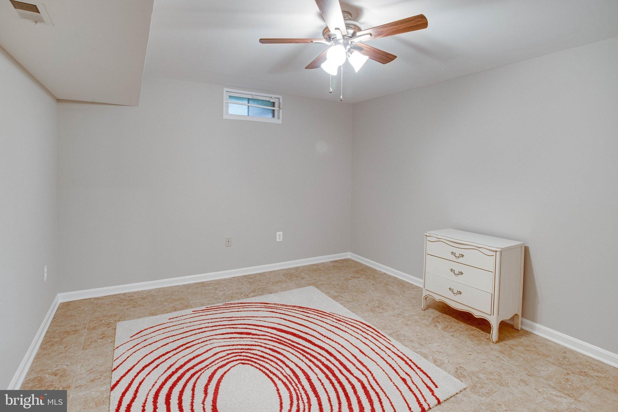 Holly Leaf Ct, Woodbridge, VA 22192