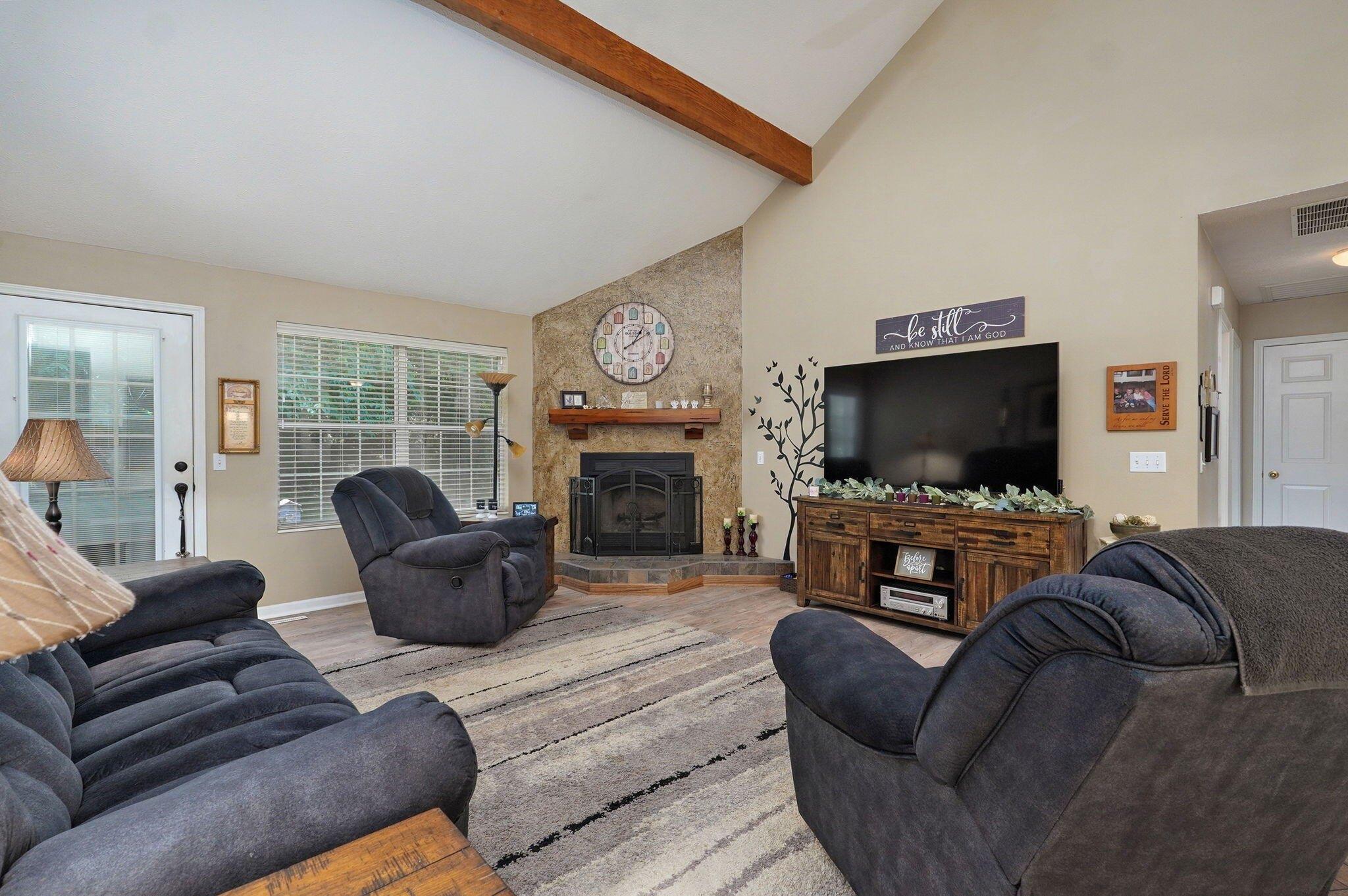S Ozark Rd, Nixa, MO 65714