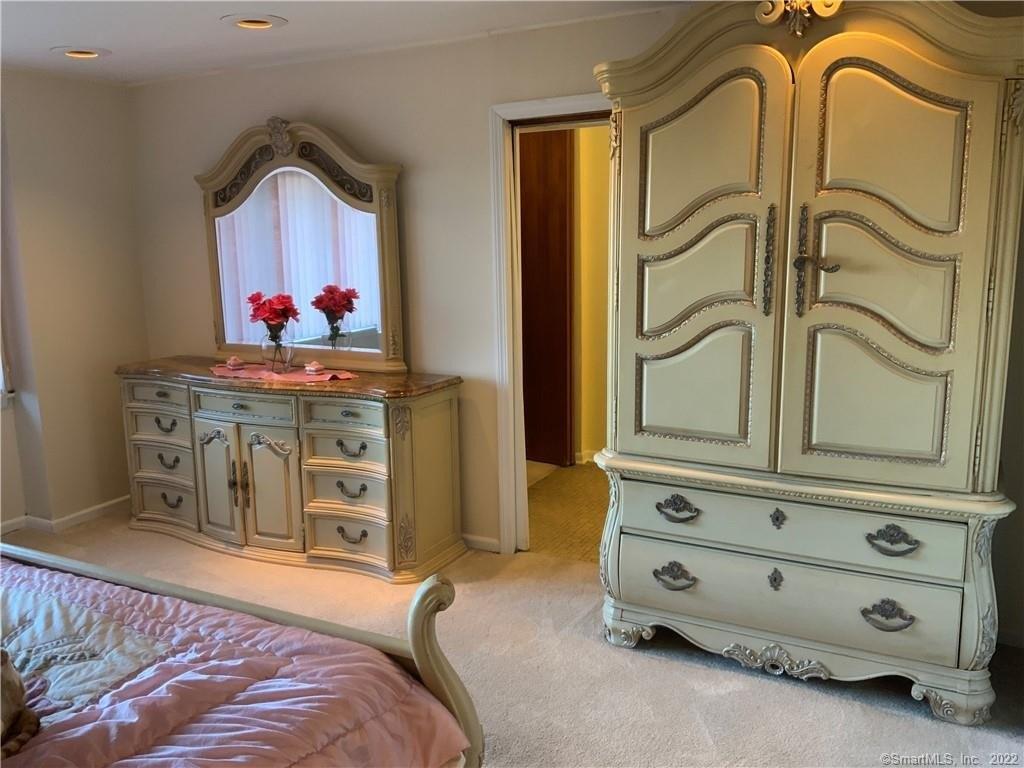 Brownstone Rdg, Meriden, CT 06451