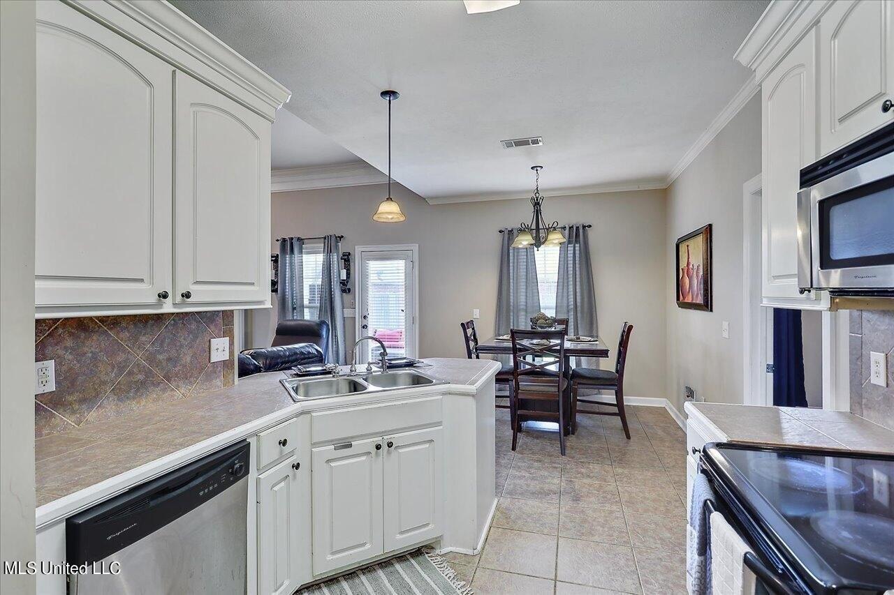 Kate Lofton Dr, Brandon, MS 39047