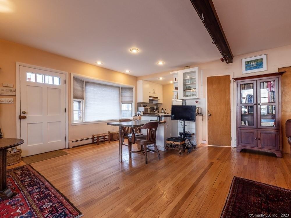 E Rock Rd, New Haven, CT 06511
