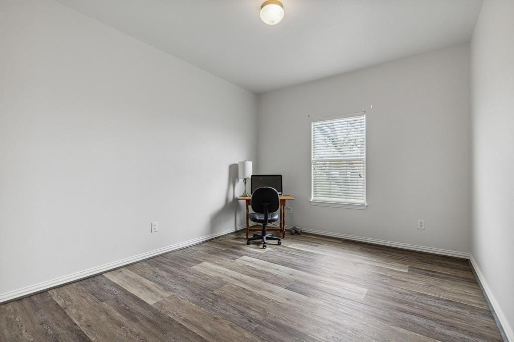 Saddle Ridge Cir, Terrell, TX 75160
