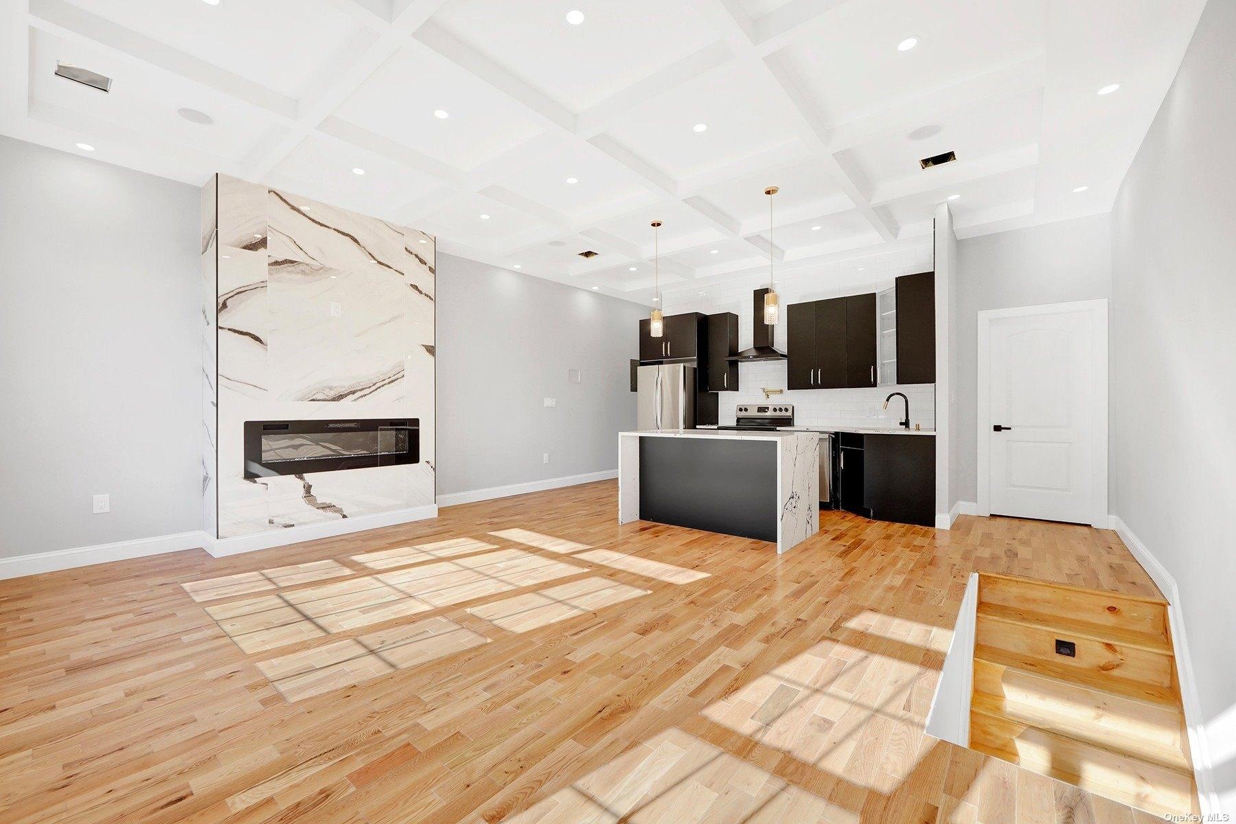 Essex St, Brooklyn, NY 11208