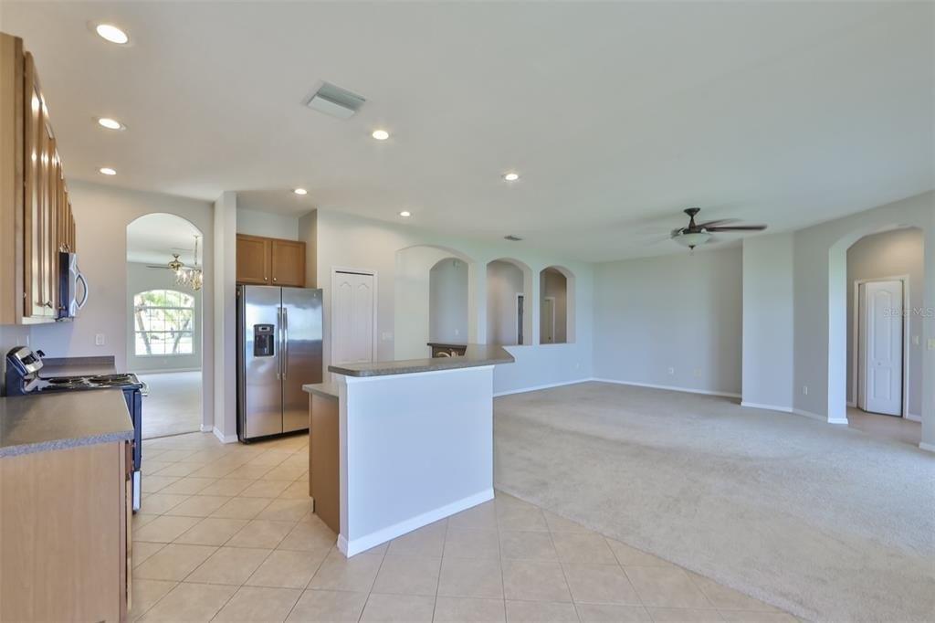 Mira Lago Cir, Ruskin, FL 33570
