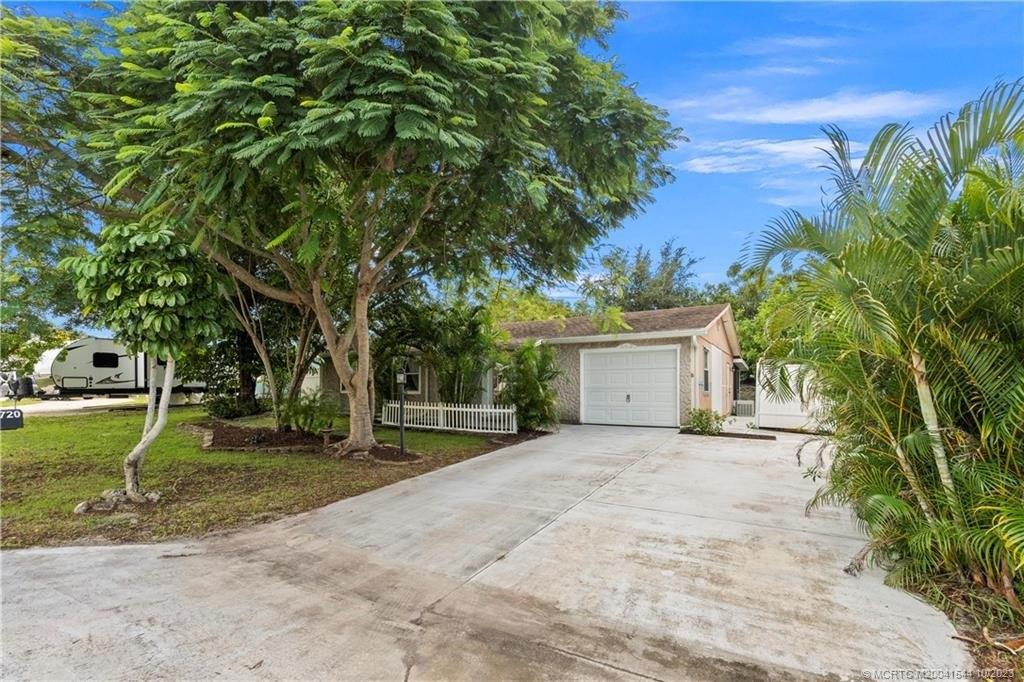 Ne 23rd Ter, Jensen Beach, FL 34957