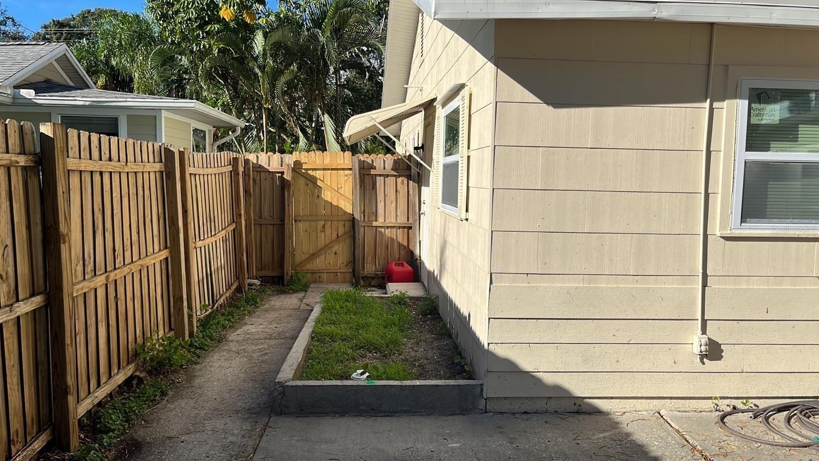 Hawthorne St, Sarasota, FL 34239