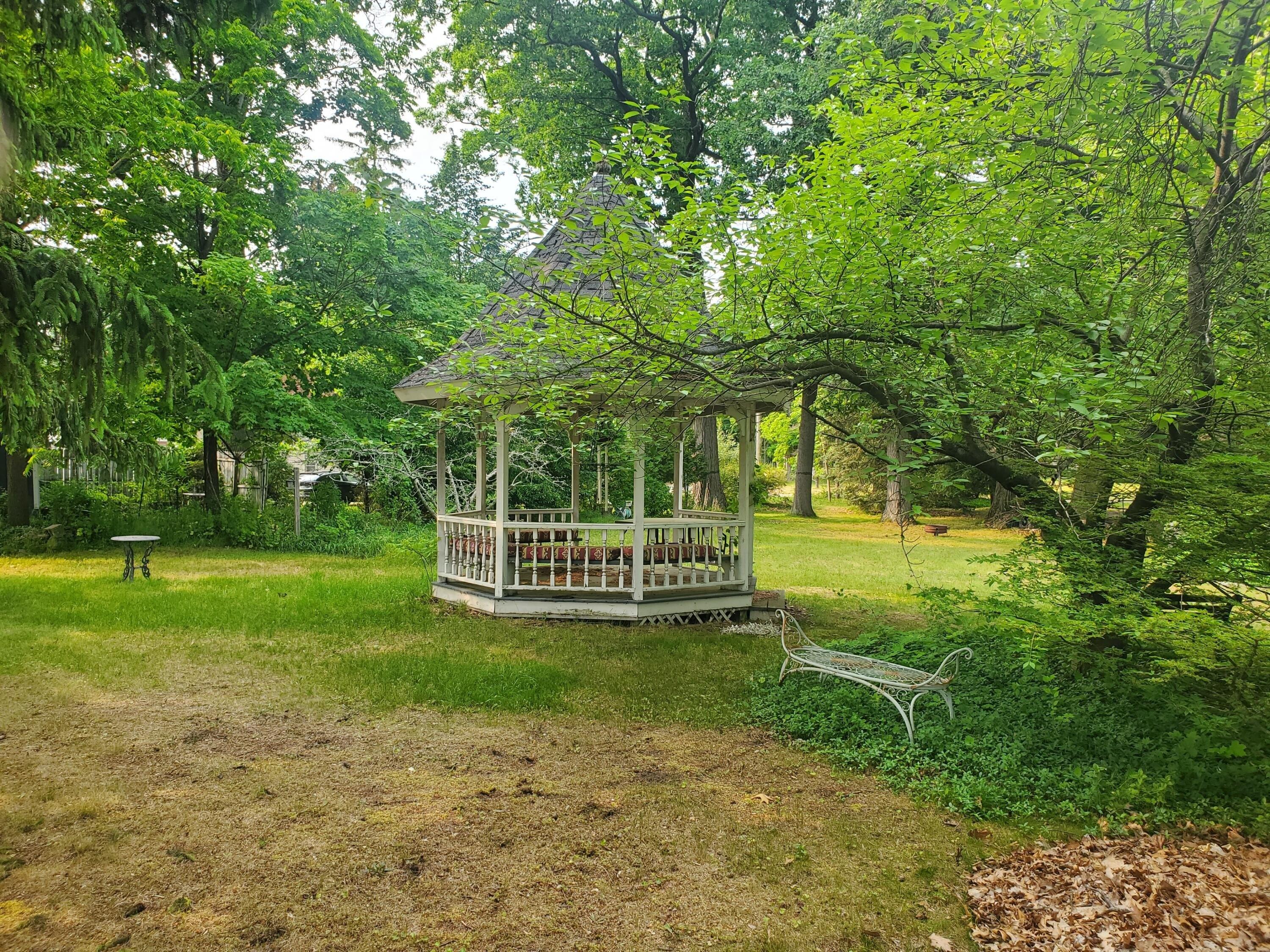 Dowling St, Montague, MI 49437
