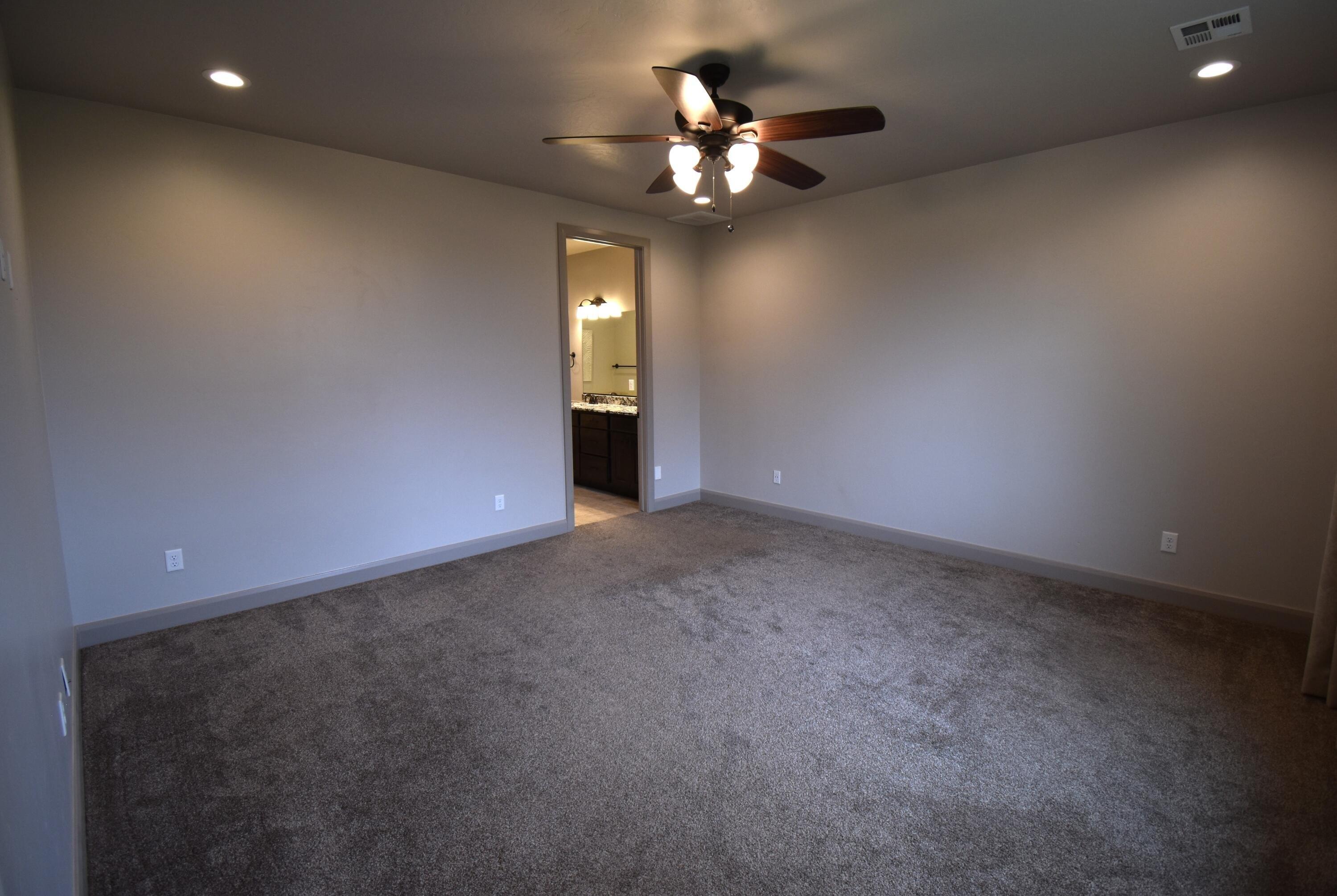 E Roadrunner Dr, Washington, UT 84780