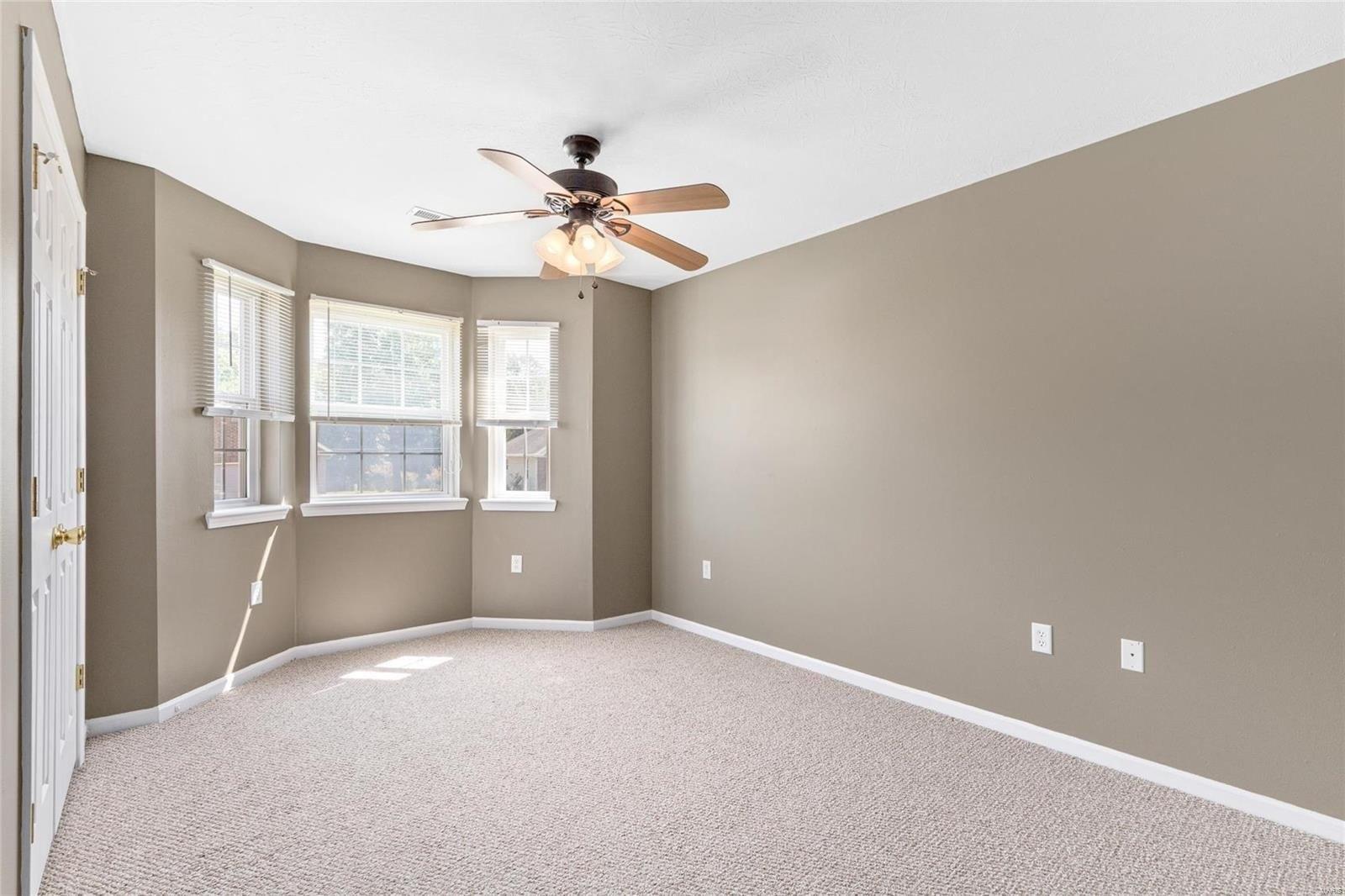 Ridgeview Dr, Saint Robert, MO 65584