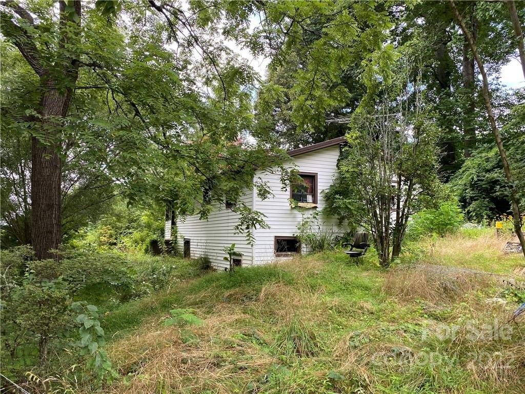 Thunder Bay Ln, Hendersonville, NC 28792