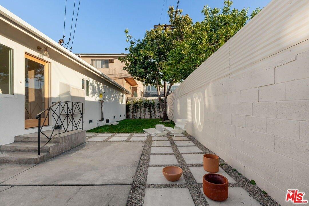 Cattaraugus Ave, Los Angeles, CA 90034