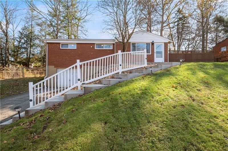 W Stag Dr, Gibsonia, PA 15044