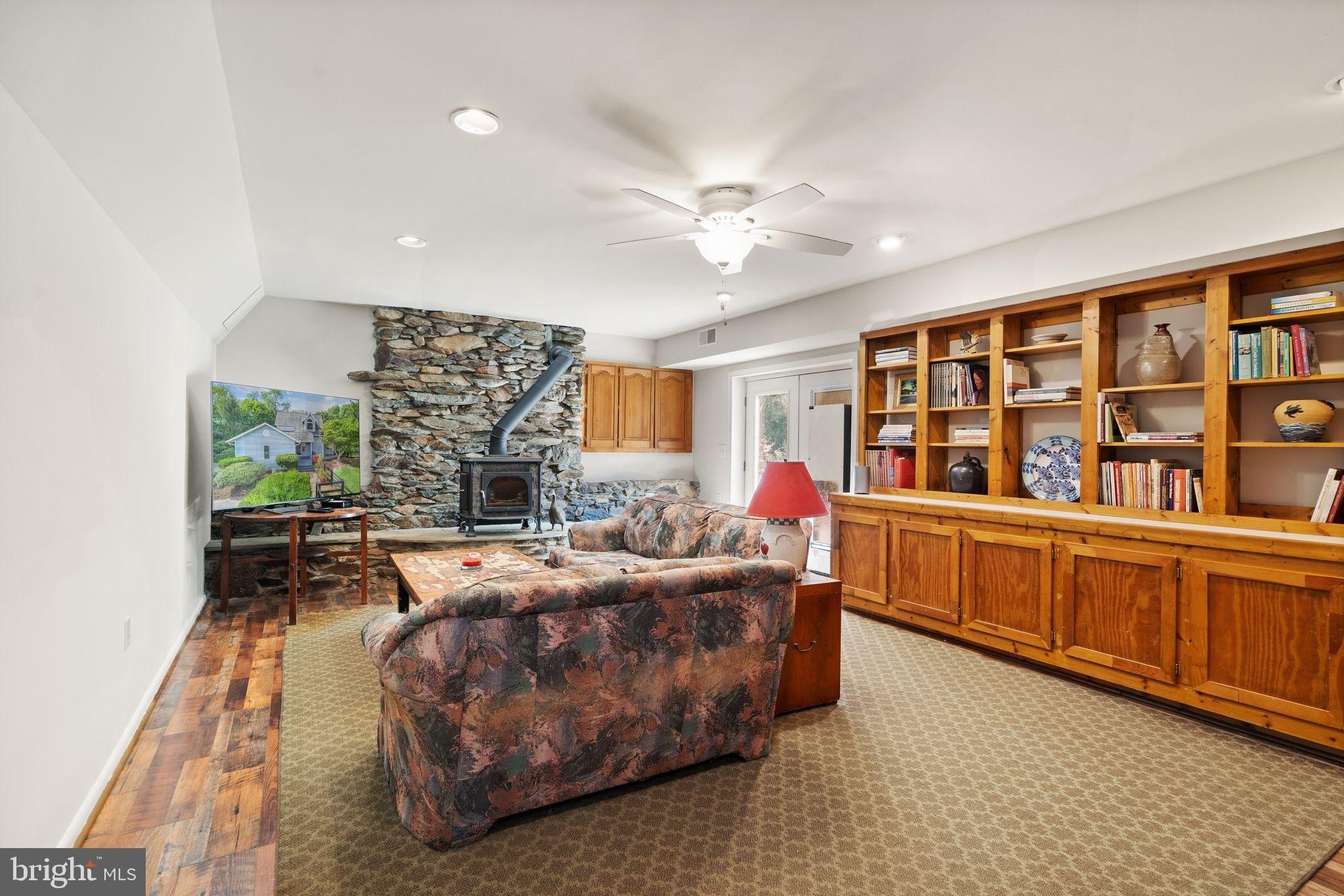 Dawson Gap Ln, Hillsboro, VA 20132