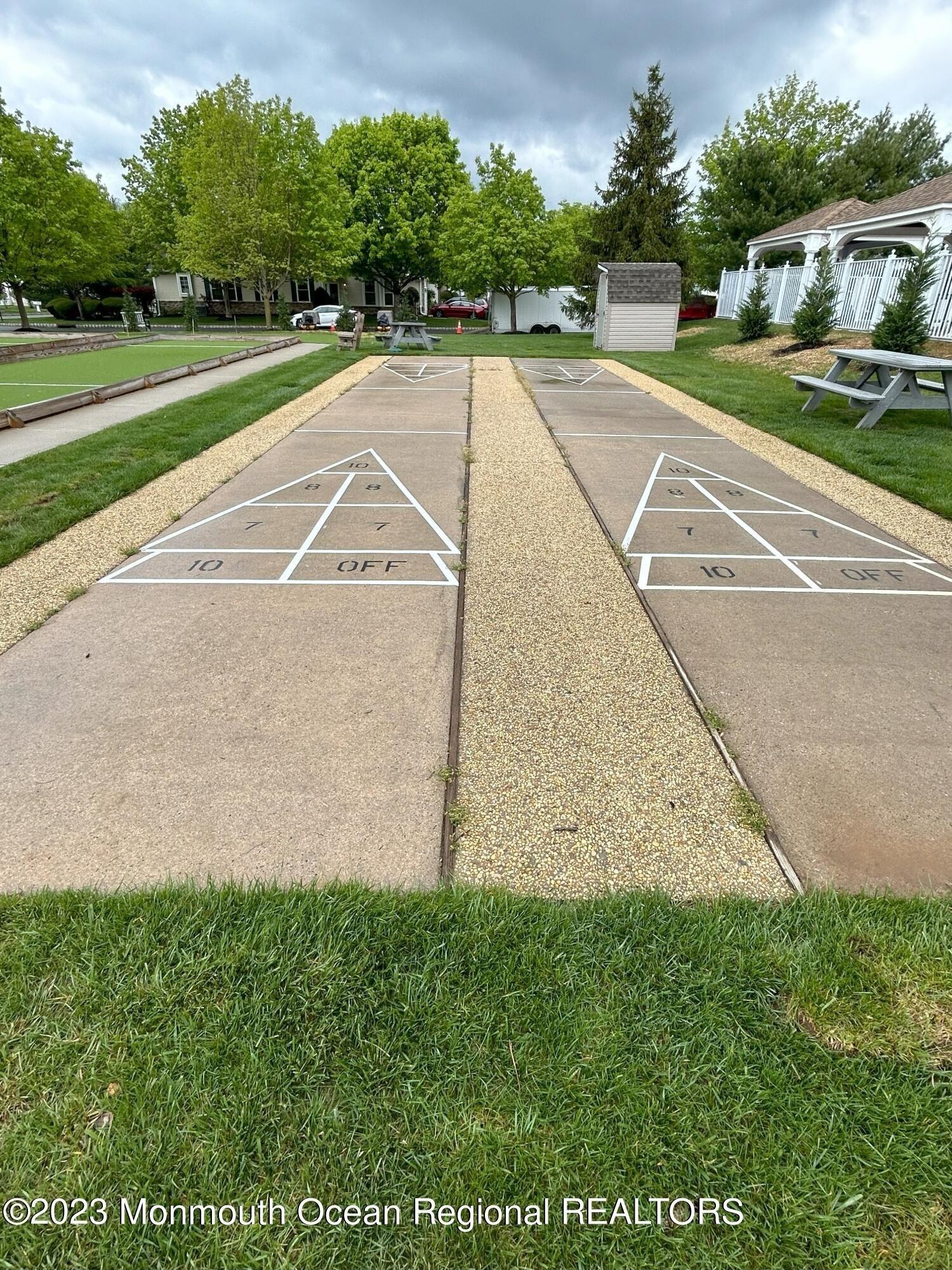 Burholme Dr, Robbinsville, NJ 08691