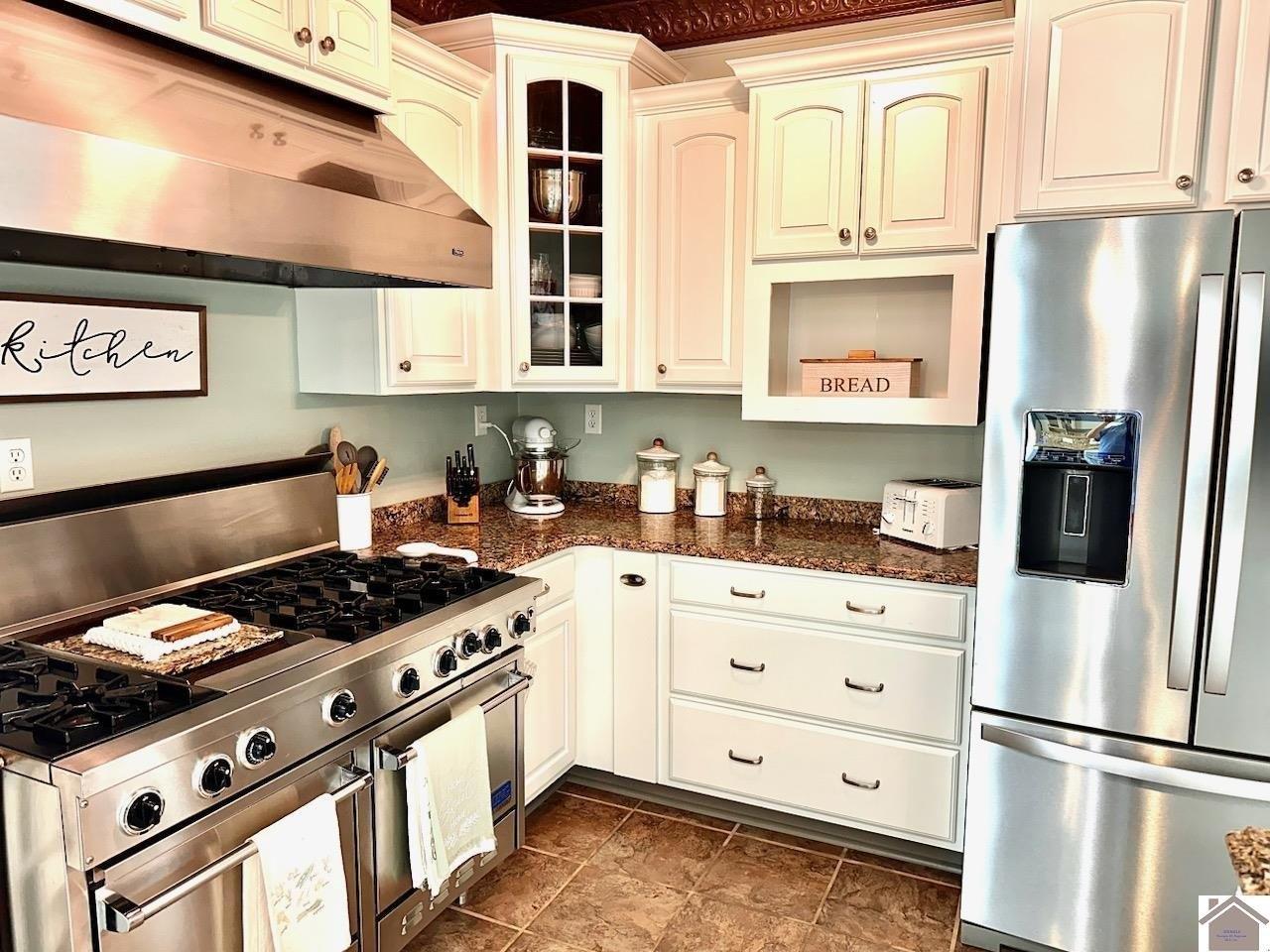 Canterbury Dr, Mayfield, KY 42066