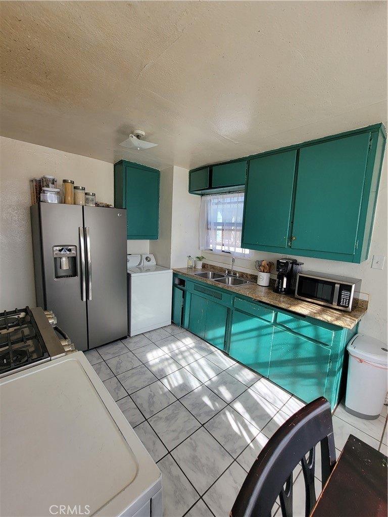 Bellota Ave, Paramount, CA 90723