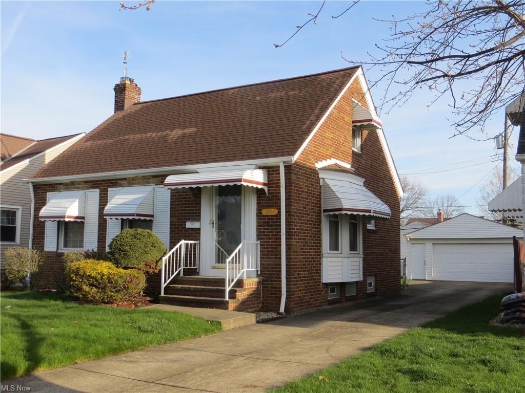 Manorford Dr, Parma, OH 44129