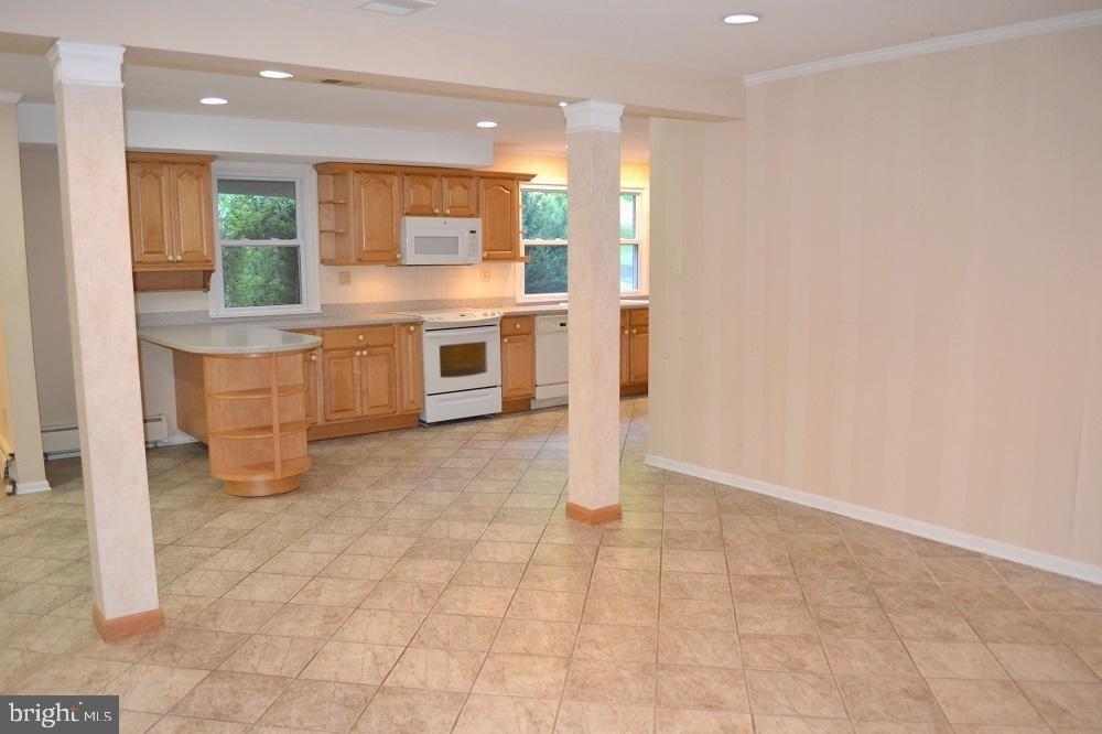 Waller Dr, Huntingdon Valley, PA 19006
