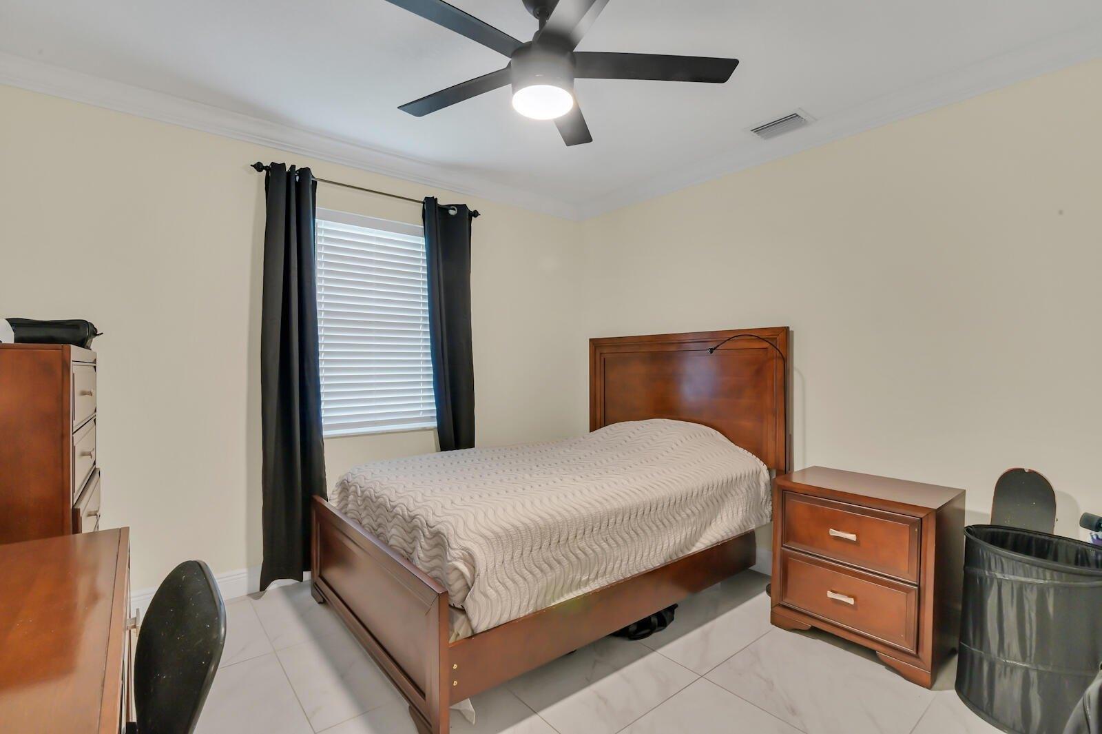 Raintree Ln, Wellington, FL 33414