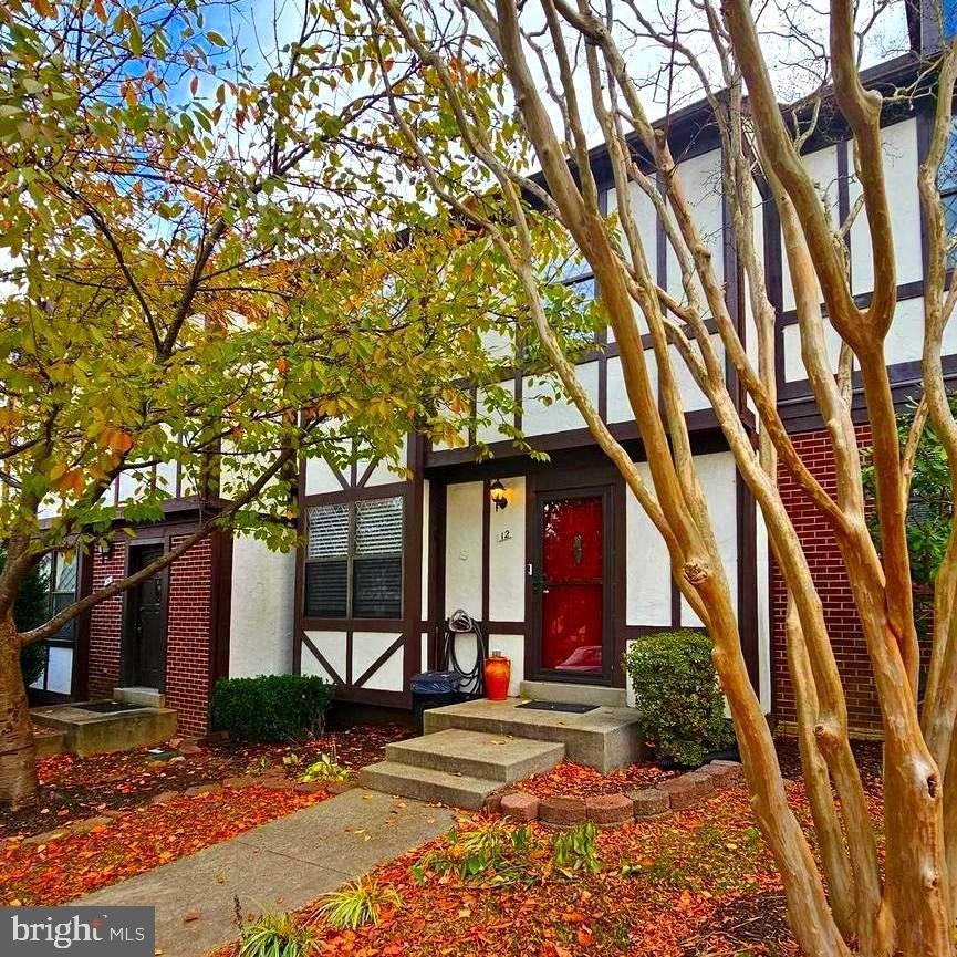 Lyndhurst Ct, Sterling, VA 20165