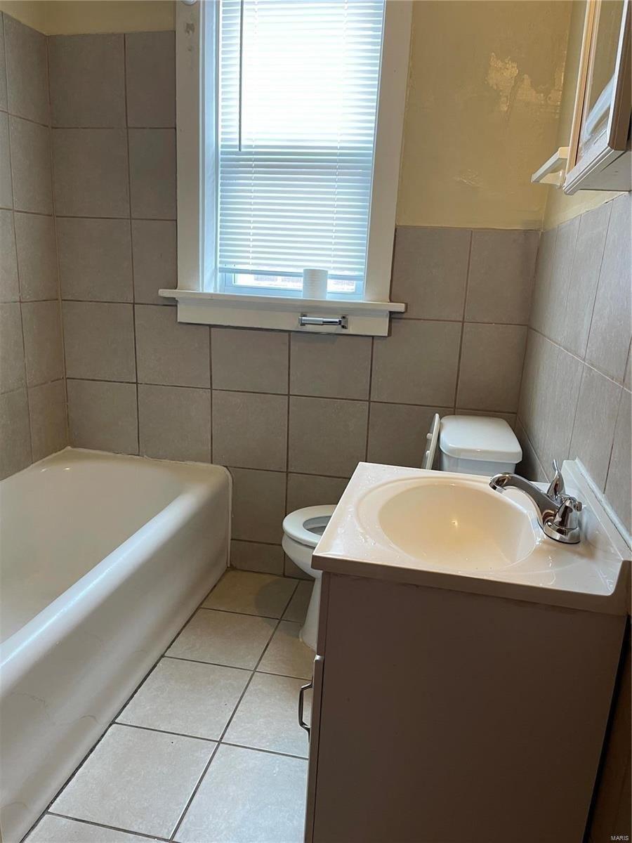 Dunnica Ave, Saint Louis, MO 63116